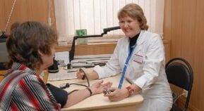 Medición de la presión arterial en la cita con el médico